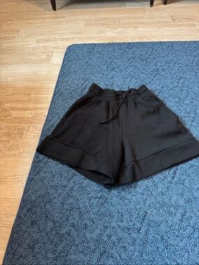 Varley Black Elastic Waist Athletic Shorts